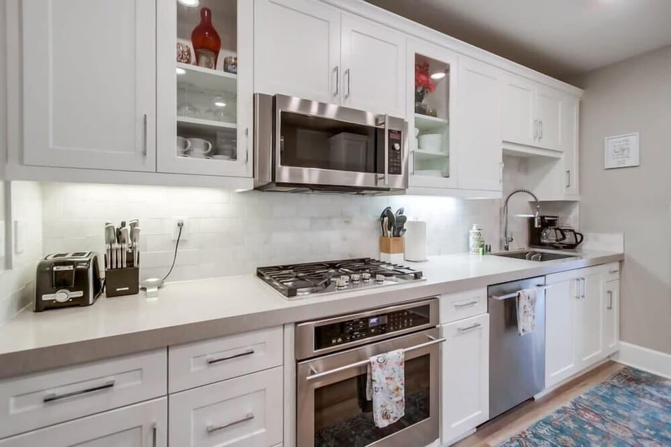 Fully loaded kitchen with new appliances