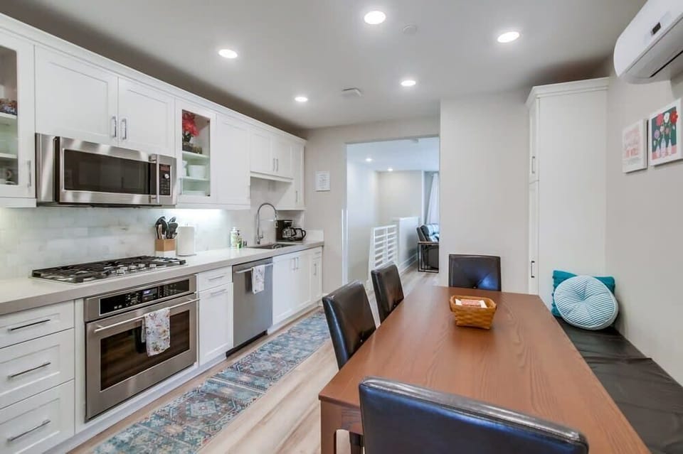 Full view of the kitchen