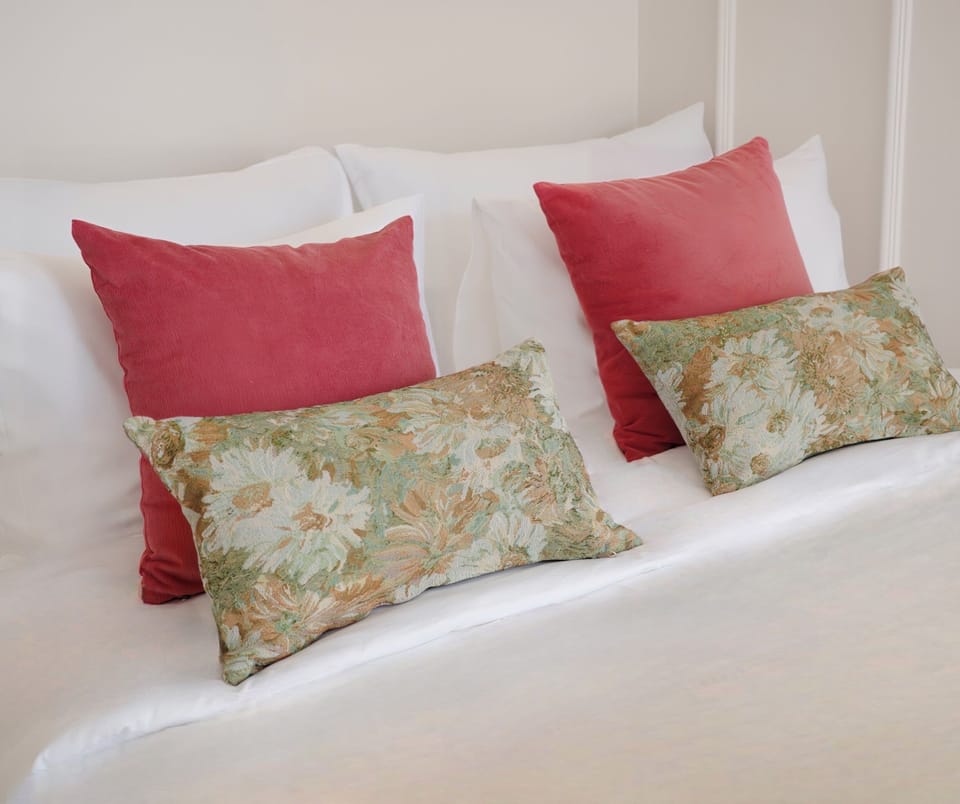 Comfort Room | 1 bedroom, premium bedding, free minibar items, desk
