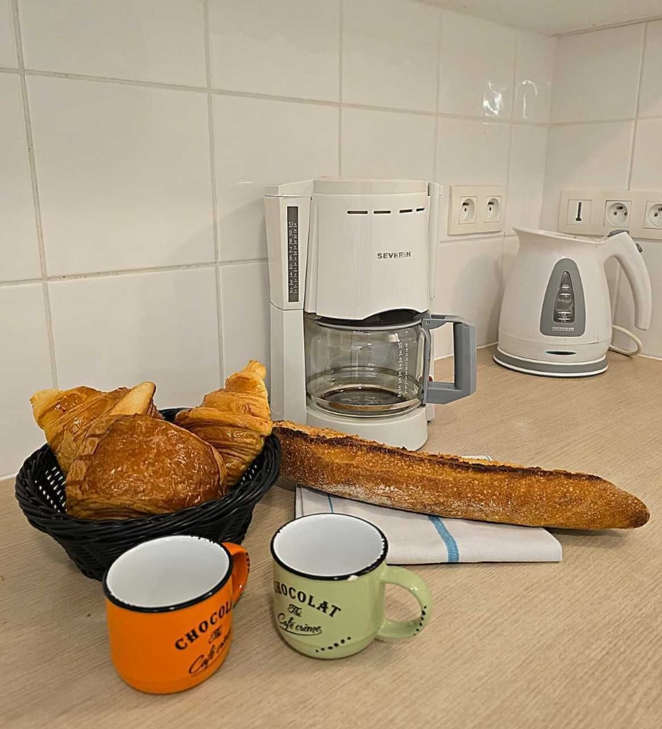 Apartment, 2 Bedrooms (4/6 people) | Private kitchen | Fridge, microwave, oven, stovetop