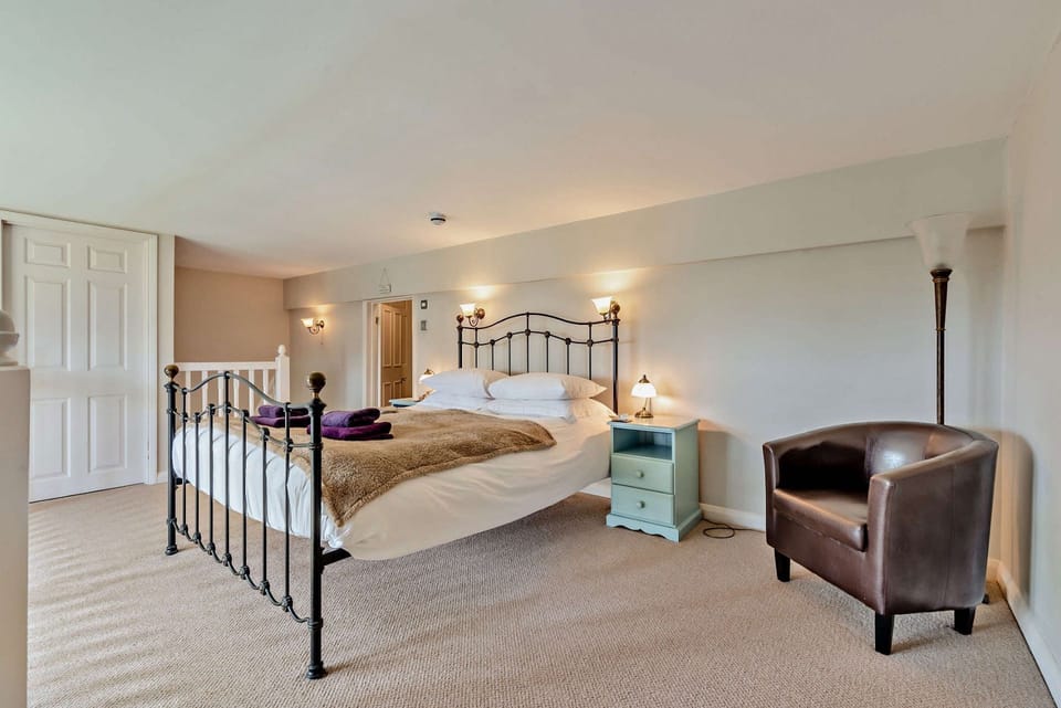 The Old School House Master Bedroom - StayCotswold