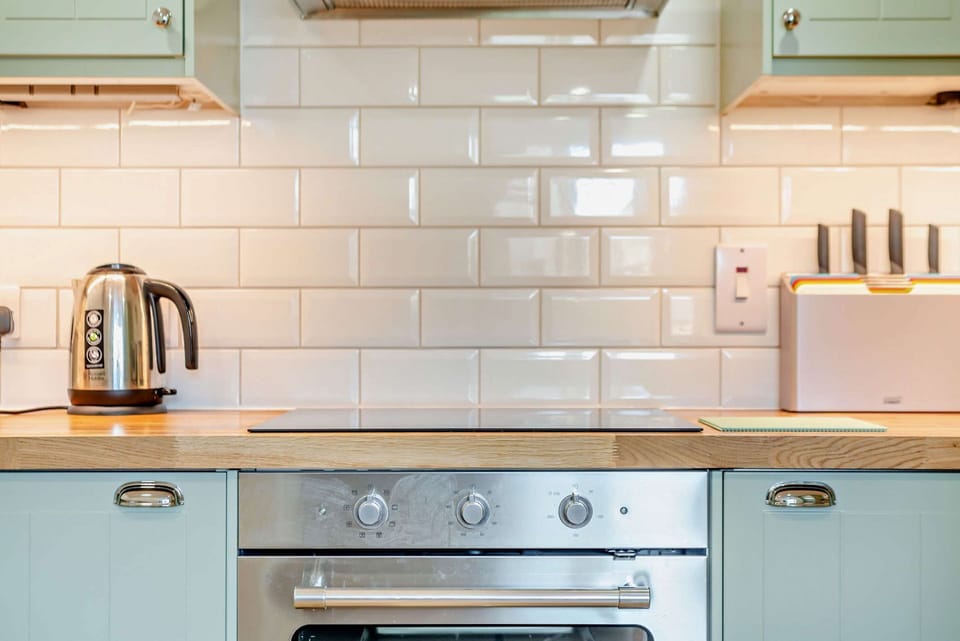 The Old School House Kitchen - StayCotswold