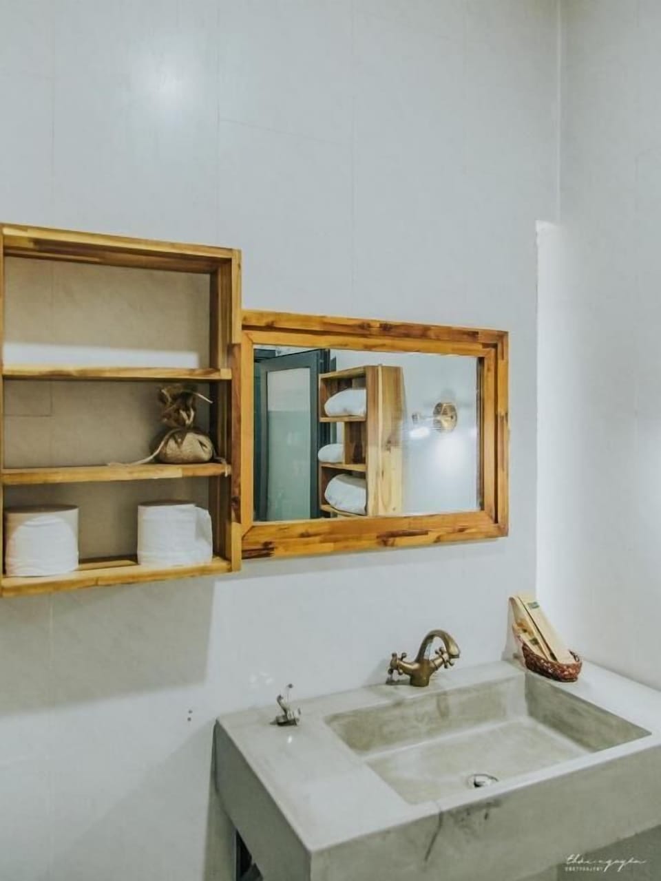 Free toiletries, hair dryer, slippers, bidet