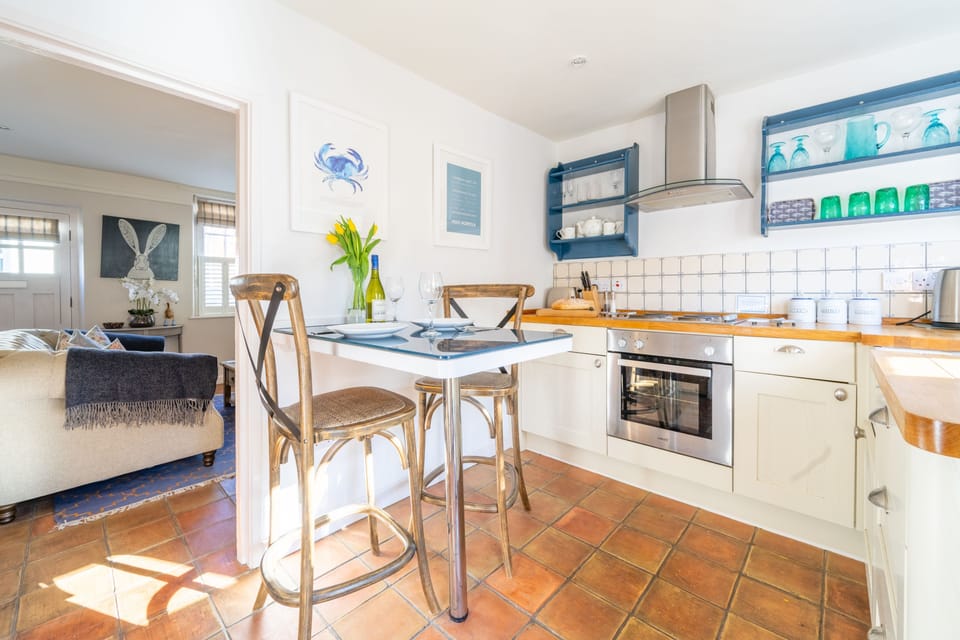 7 Albert Street, Holt: A fully equipped kitchen with electric oven and hob, fridge/freezer, microwave, seating for two at the breakfast bar