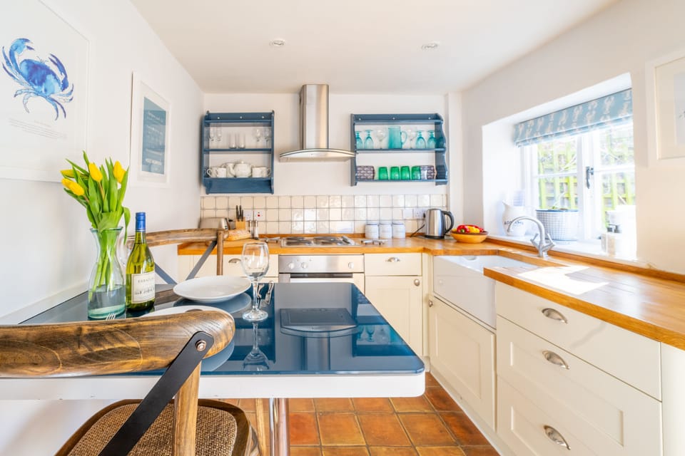 Ground floor: Dining for two