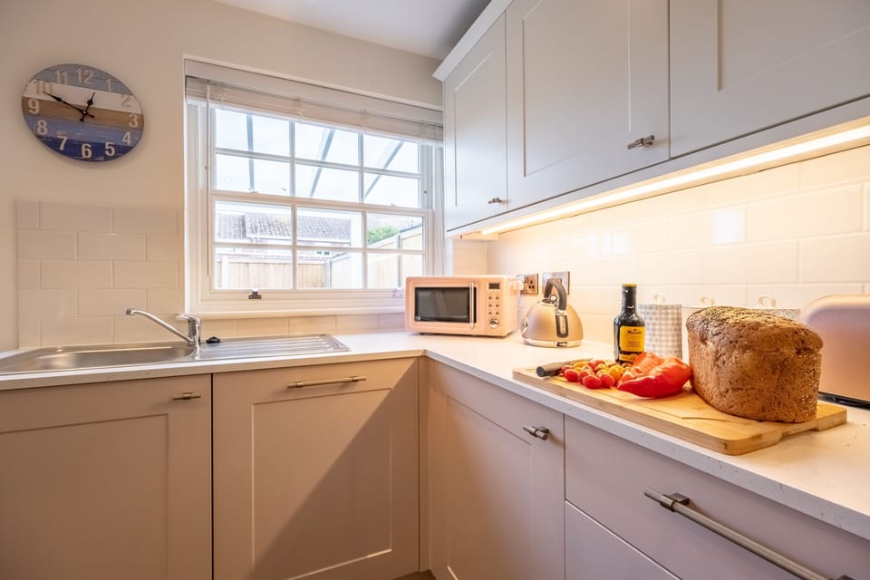 Ground floor: Well-equipped kitchen with plenty of worktop space