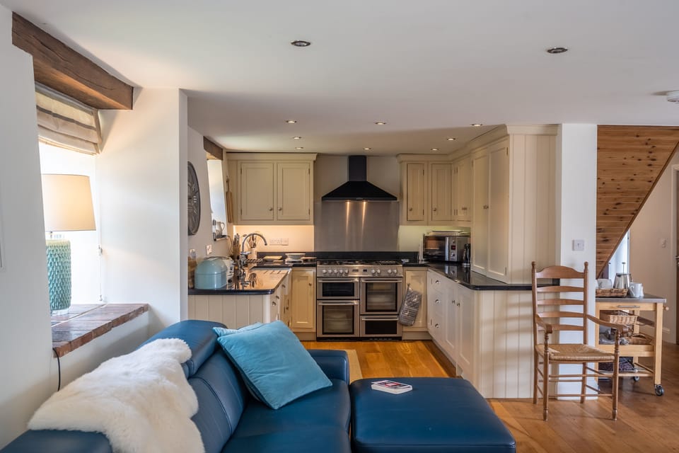 Ground floor: Sitting room and kitchen