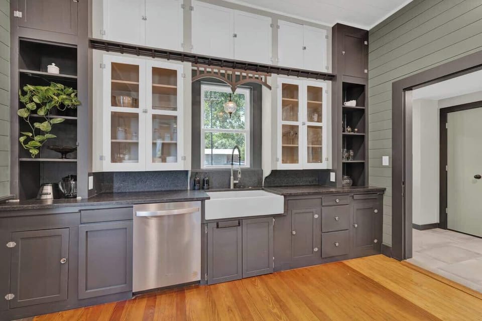 Fully equipped kitchen.