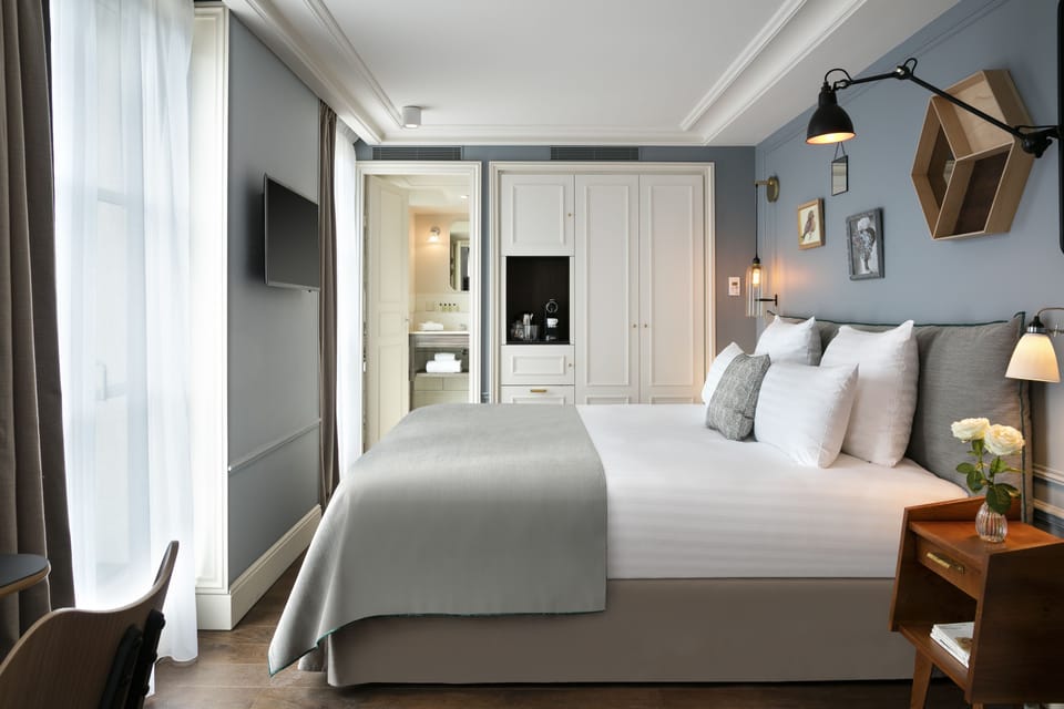 Deluxe Room, Terrace | Egyptian cotton sheets, premium bedding, minibar, in-room safe