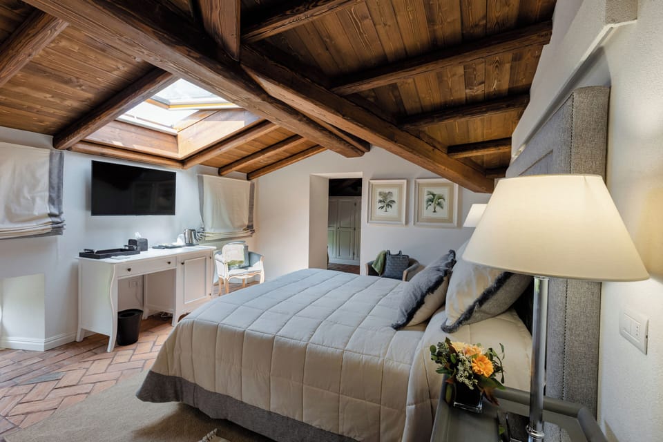 Superior Double Room, 1 Queen Bed | Minibar, in-room safe, desk, blackout drapes