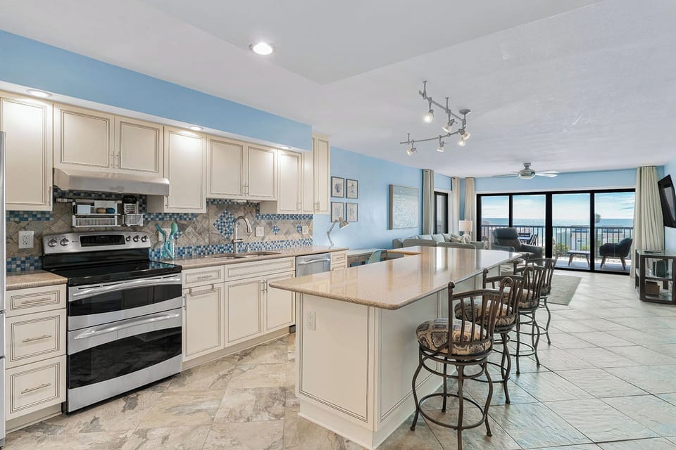 Full size, fully appointed kitchen