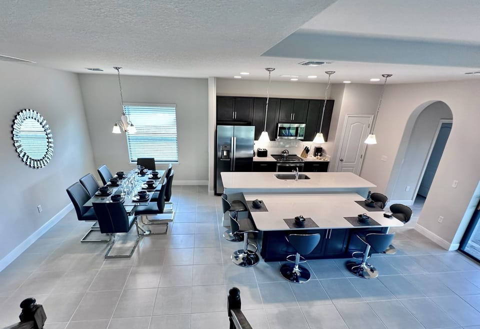 House, 6 Bedrooms | Dining