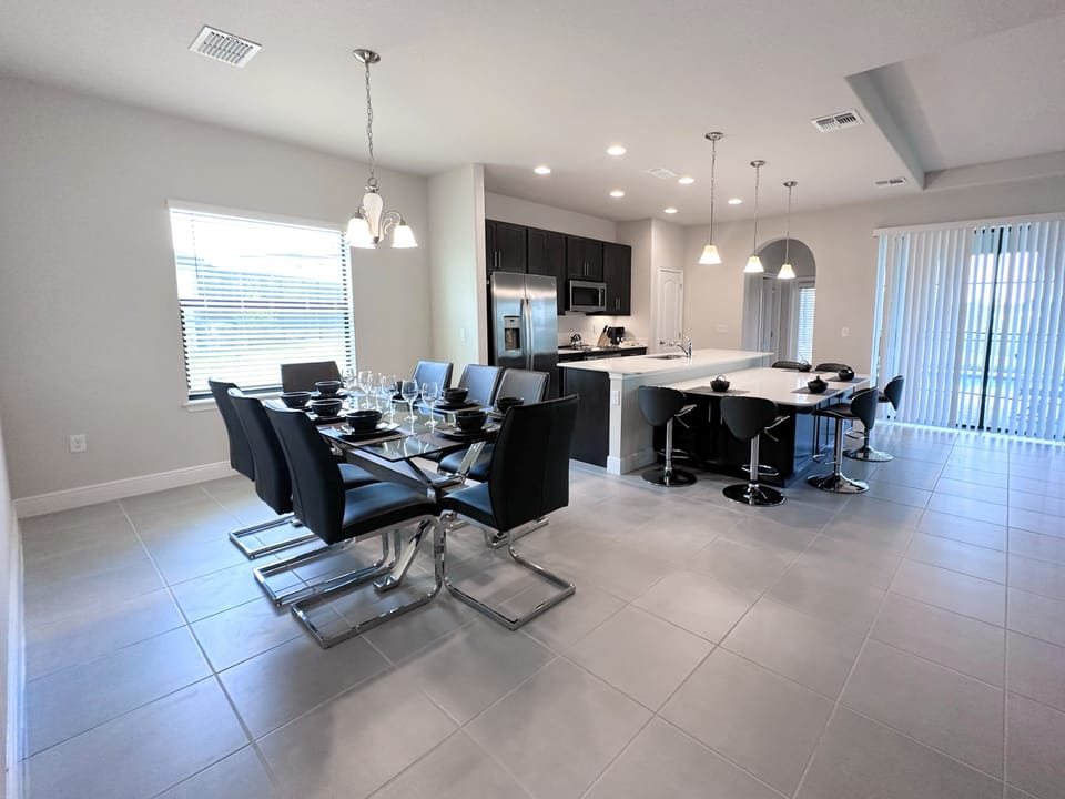House, 6 Bedrooms | Dining