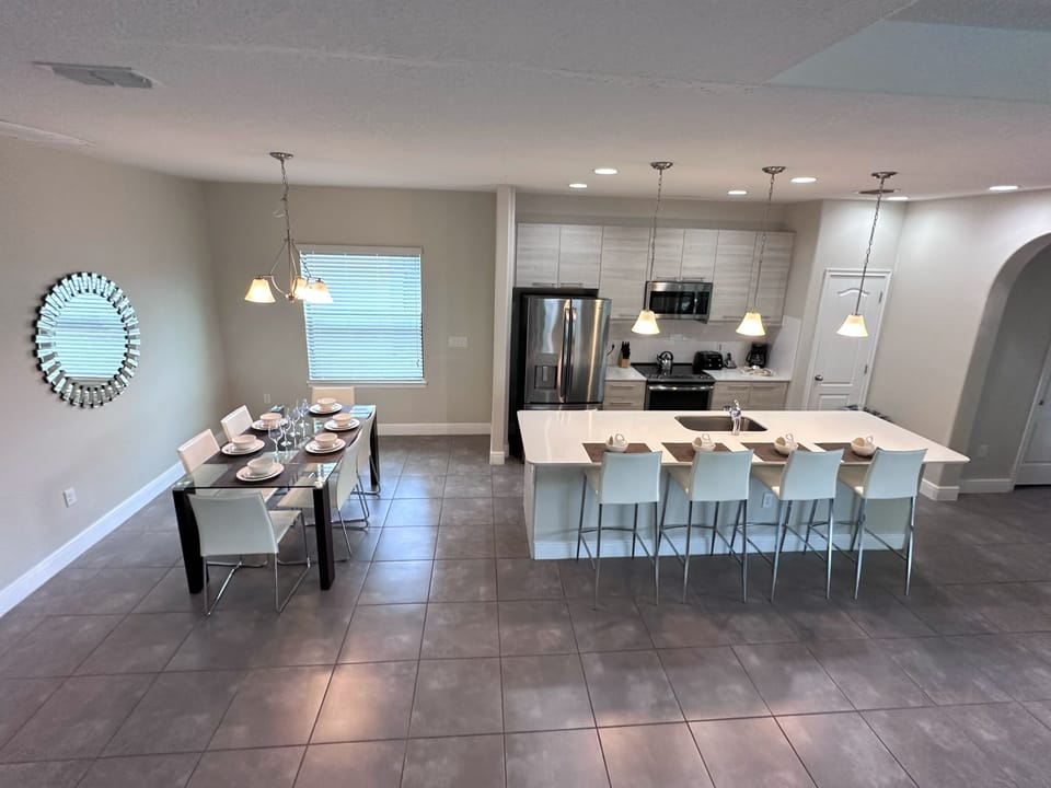 House, 4 Bedrooms | Dining