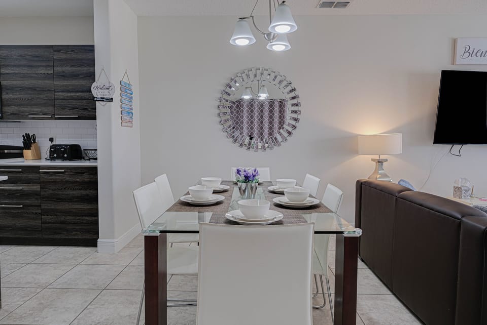 Townhome, 3 Bedrooms | Dining