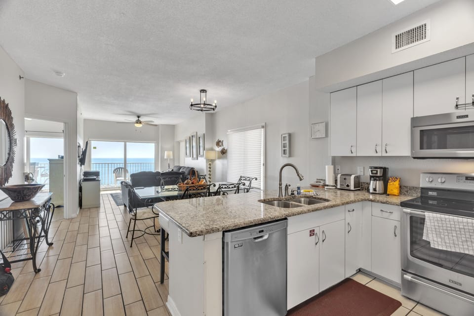 Condo, 3 Bedrooms | Private kitchen | Coffee/tea maker, fridge, oven, toaster