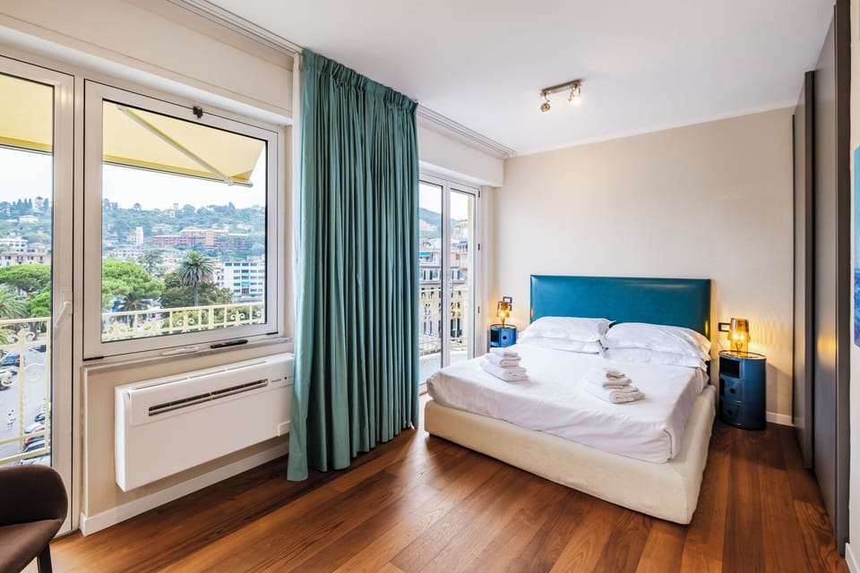 Suite, 1 Queen Bed with Sofa bed, Non Smoking, Sea View | Minibar, in-room safe, individually furnished, blackout drapes