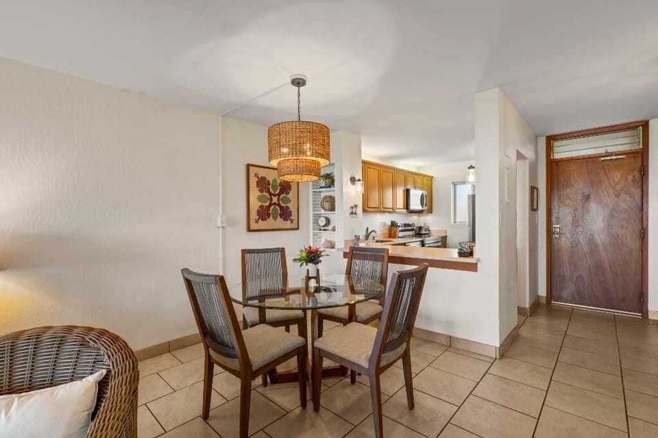 Condo, 2 Bedrooms | Dining