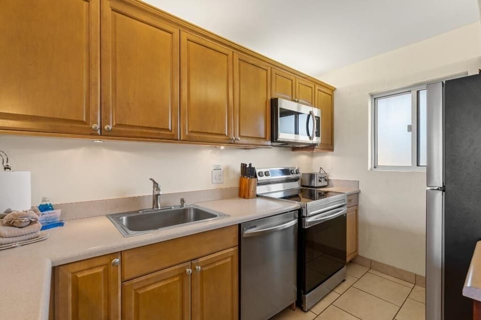 Condo, 2 Bedrooms | Private kitchen | Coffee/tea maker, fridge, oven, toaster