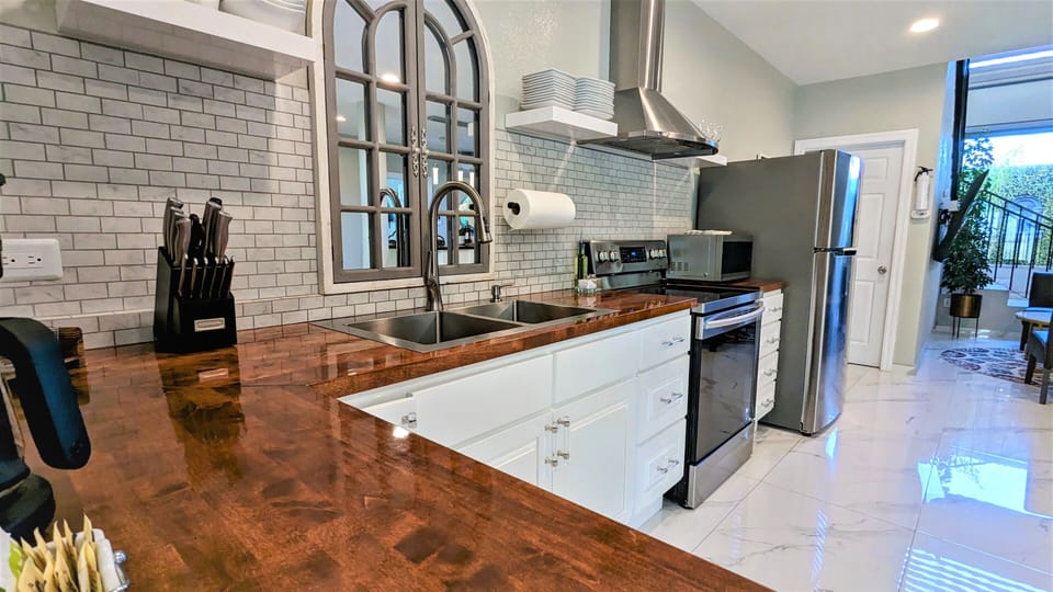 Family Townhome | Private kitchen | Toaster, spices, cleaning supplies