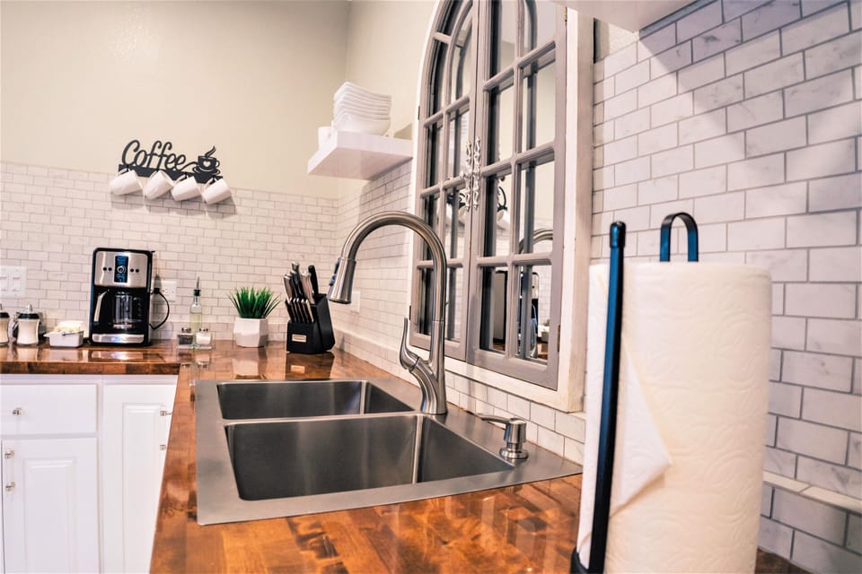 Family Townhome | Private kitchen | Toaster, spices, cleaning supplies