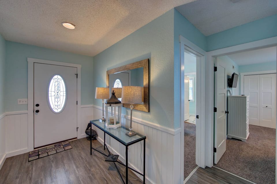 Entry Way - Your guest would be greeted in this formal foyer leading to the mid-level bedrooms.