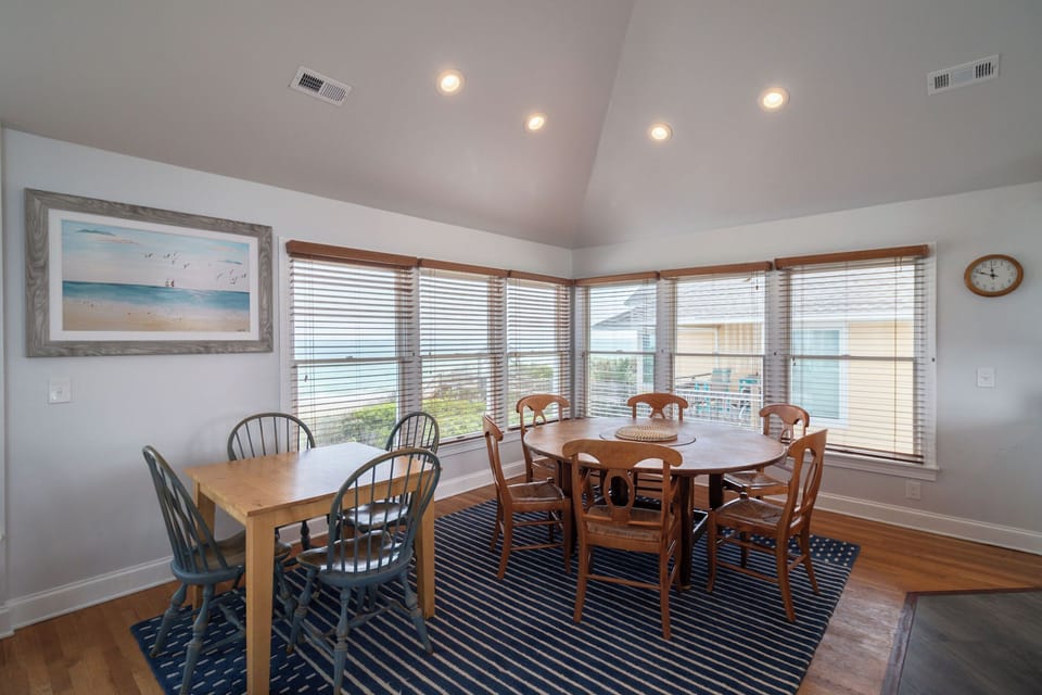Dining area - Enjoy the high ceilings throughout the dining spaces of this oceanfront beauty.