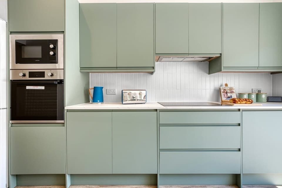 Fully equipped kitchen at Blue Puffin Stays Short Lets & Serviced Accommodation
