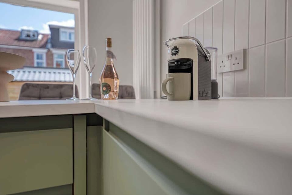 Fully equipped kitchen at Blue Puffin Stays Short Lets & Serviced Accommodation