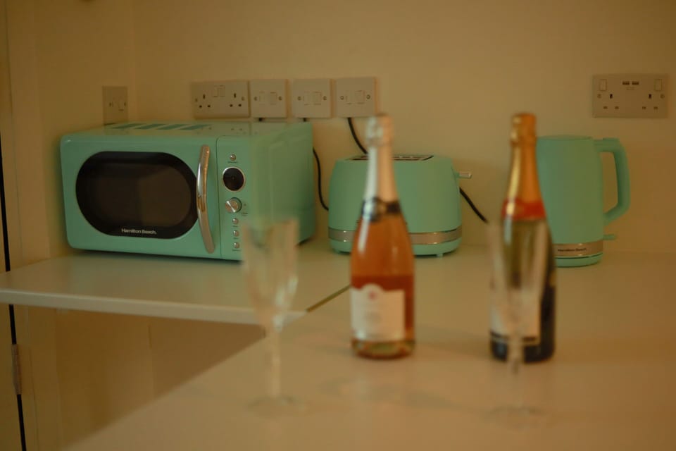 Superior Twin Room, Ensuite, Garden View | Private kitchen | Espresso maker, coffee/tea maker, electric kettle