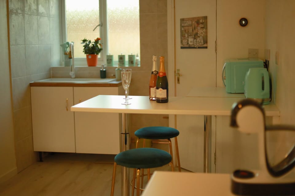 Superior Twin Room, Ensuite, Garden View | Dining