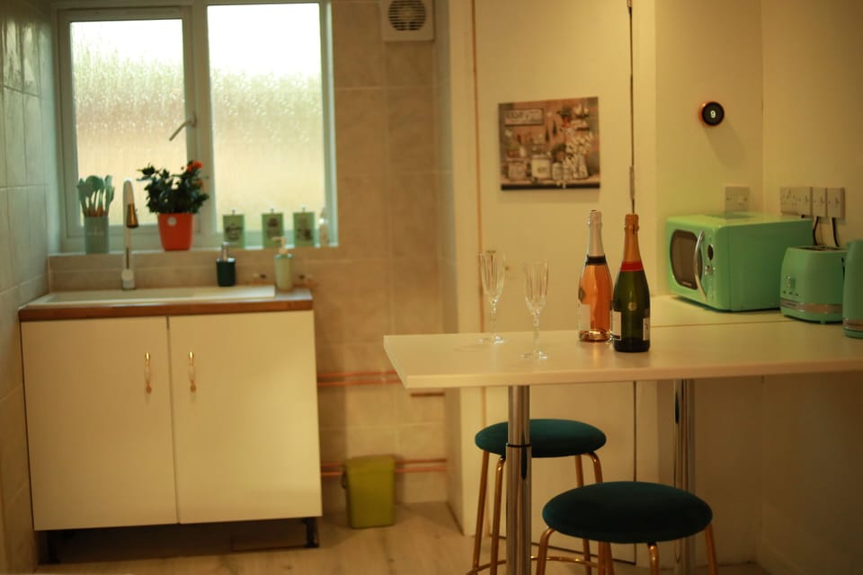 Superior Twin Room, Ensuite, Garden View | Private kitchen | Espresso maker, coffee/tea maker, electric kettle