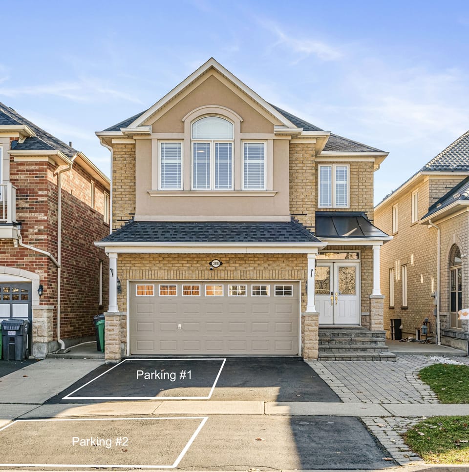 Park on the left side of the driveway if two cars please park it back to back.