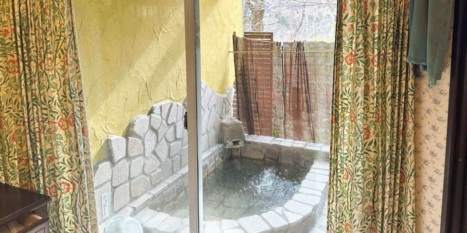 Traditional British Cottage Annex | Bathroom | Free toiletries, hair dryer, slippers, bidet