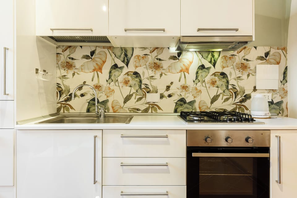 Comfort Apartment | Private kitchen | Fridge, oven, stovetop, cookware/dishes/utensils