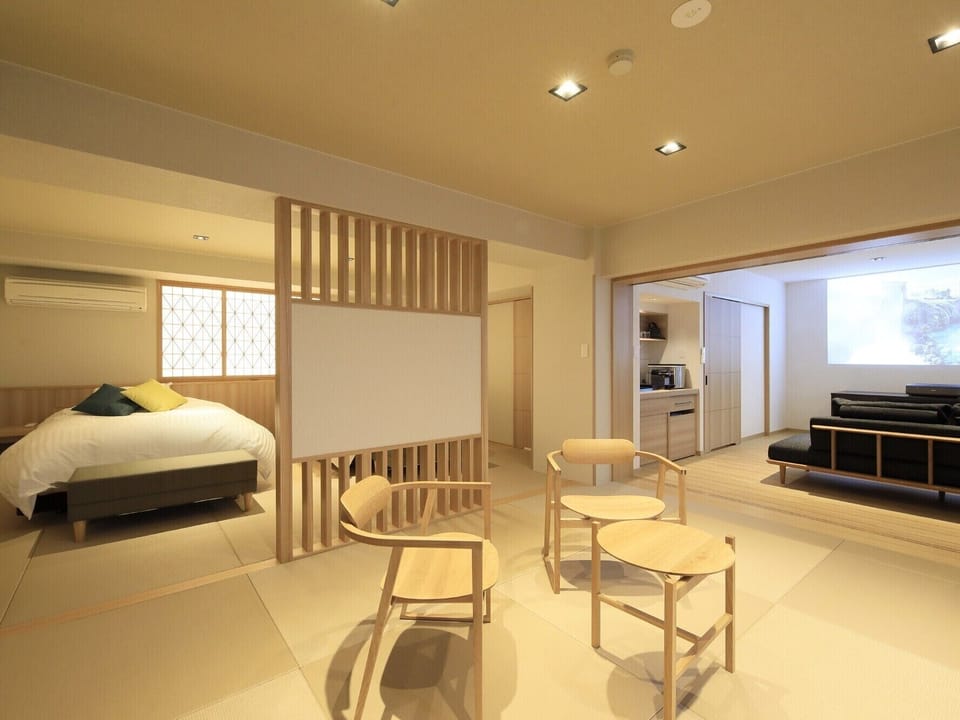 Mountain Side Executive Room, Non-Smoking, Shower Only | In-room safe, desk