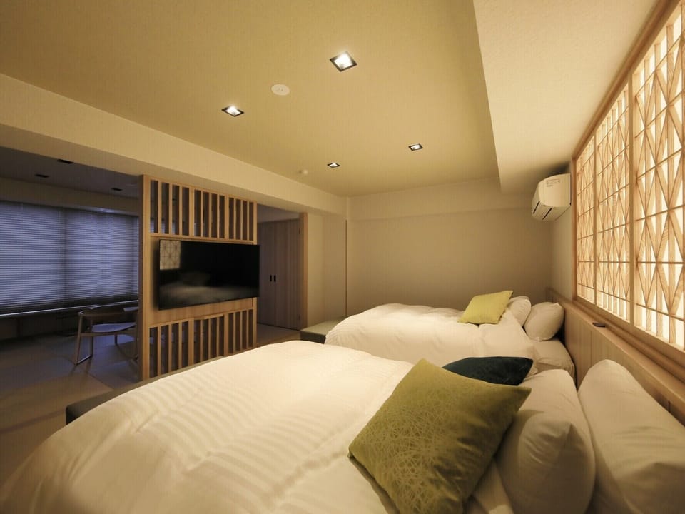 Yubatake Side Exective Room, Non-Smoking, Shower Only | In-room safe, desk