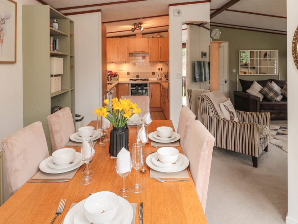 Cottage | Dining