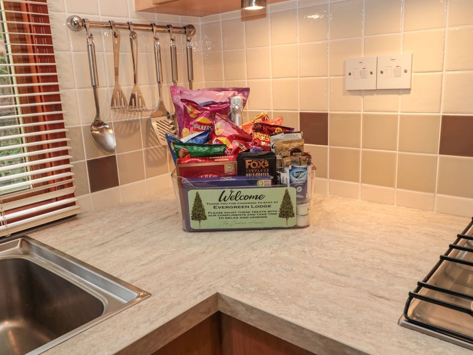 Cottage | Private kitchen | Fridge, dishwasher, electric kettle, toaster