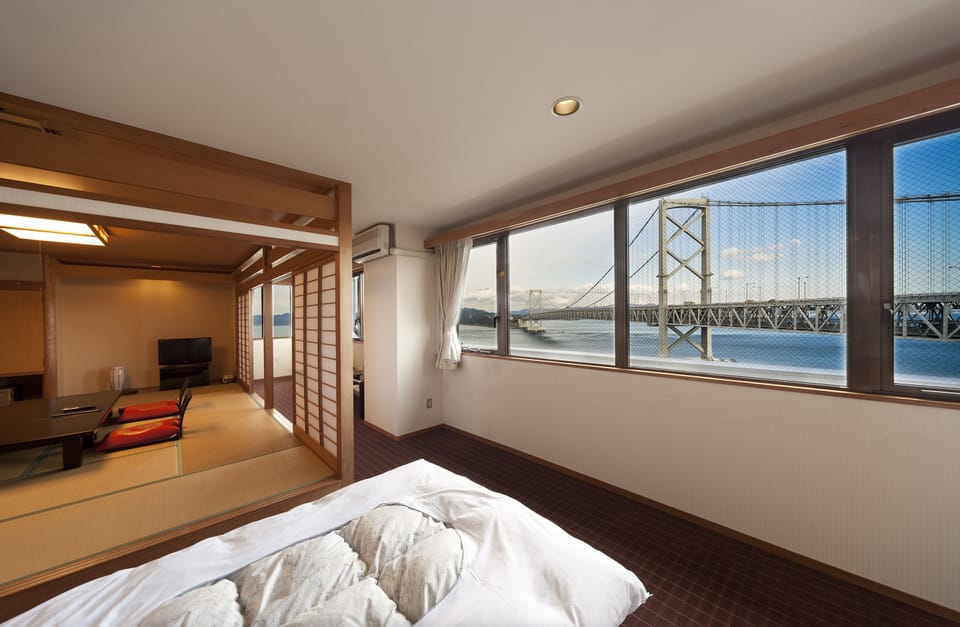In-room safe, desk, WiFi (free), bed sheets