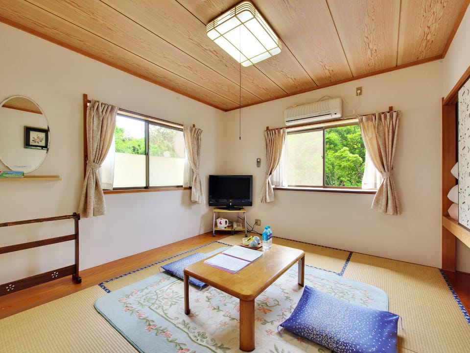 Japanese Style Room For 2 People | Desk, free WiFi