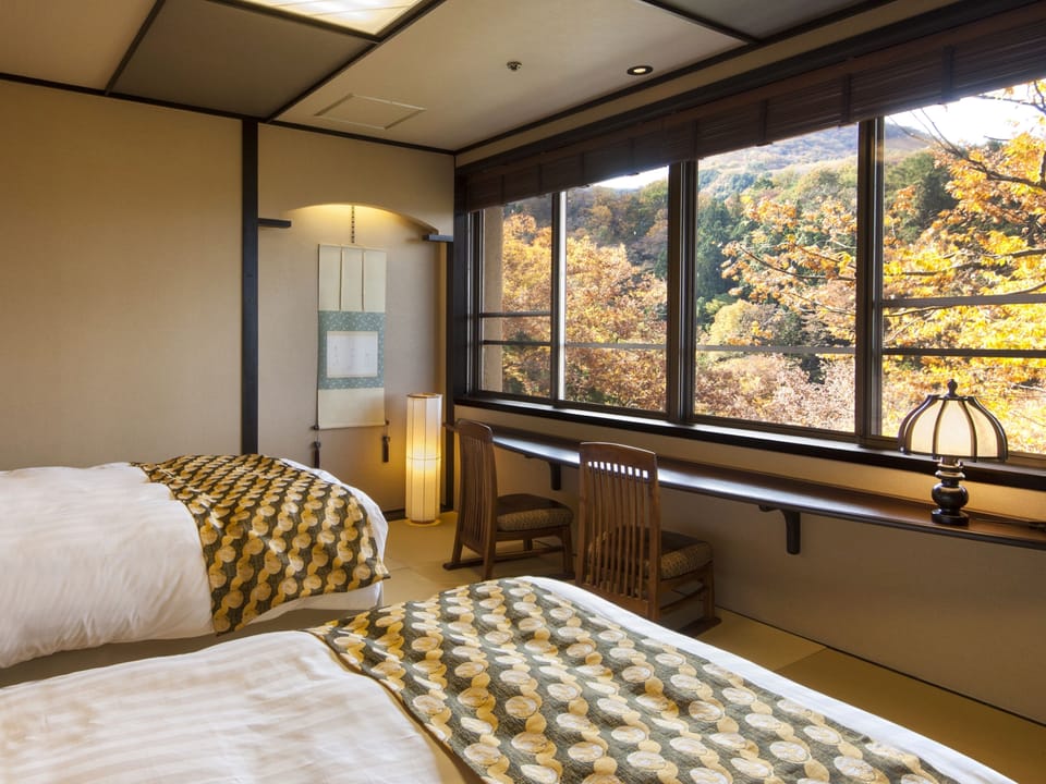 Superior Twin Room on Low Floor with Shower, Non-Smoking | Free WiFi, bed sheets