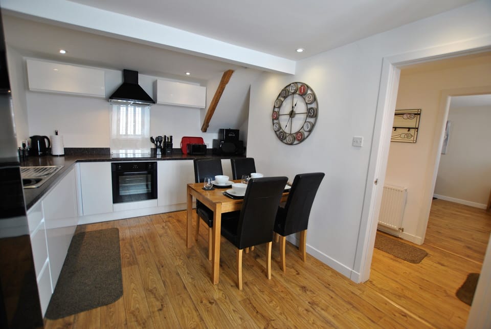 The dining kitchen is well equipped