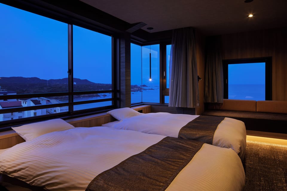 Deluxe Suite, Ocean View | In-room safe, desk, free WiFi, bed sheets