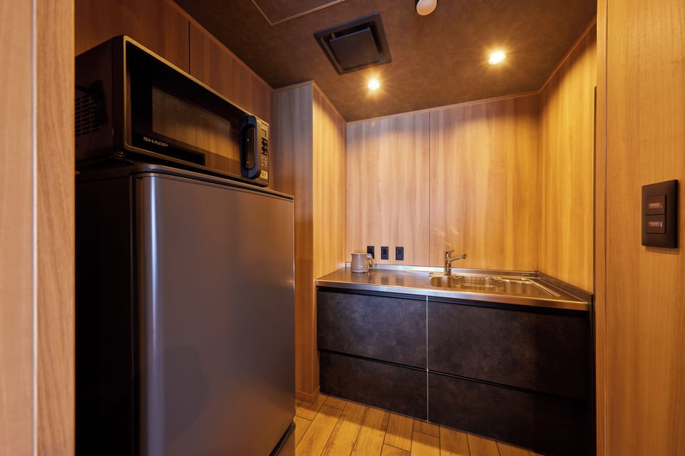 Deluxe Suite, Ocean View | In-room safe, desk, free WiFi, bed sheets