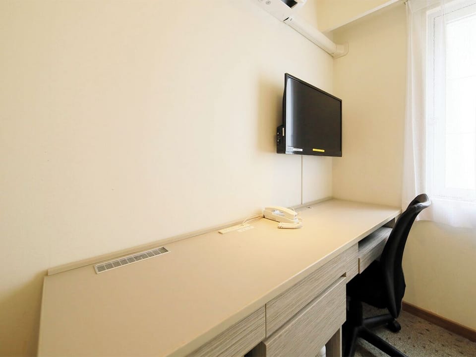 Desk, free WiFi
