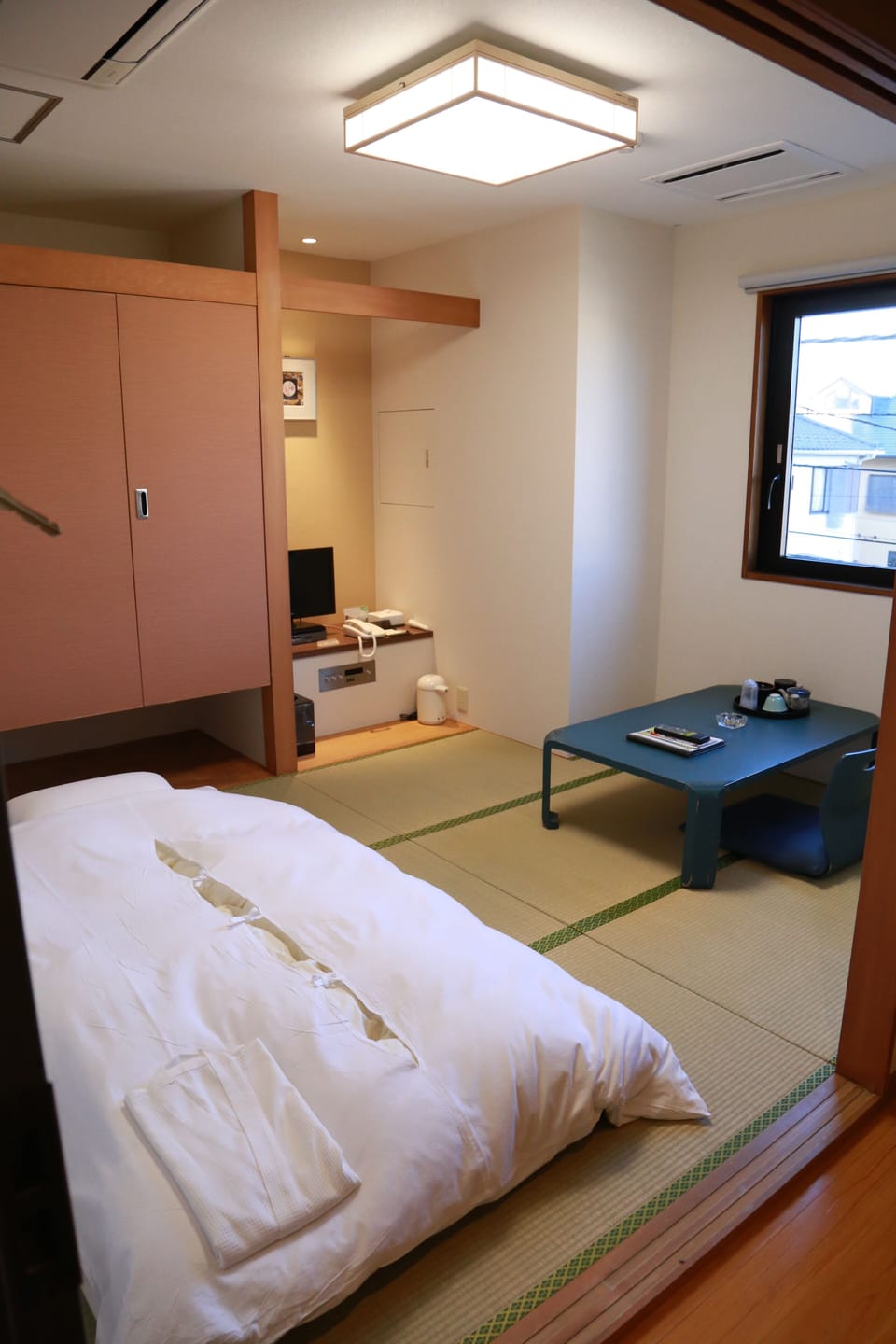 Free WiFi, bed sheets