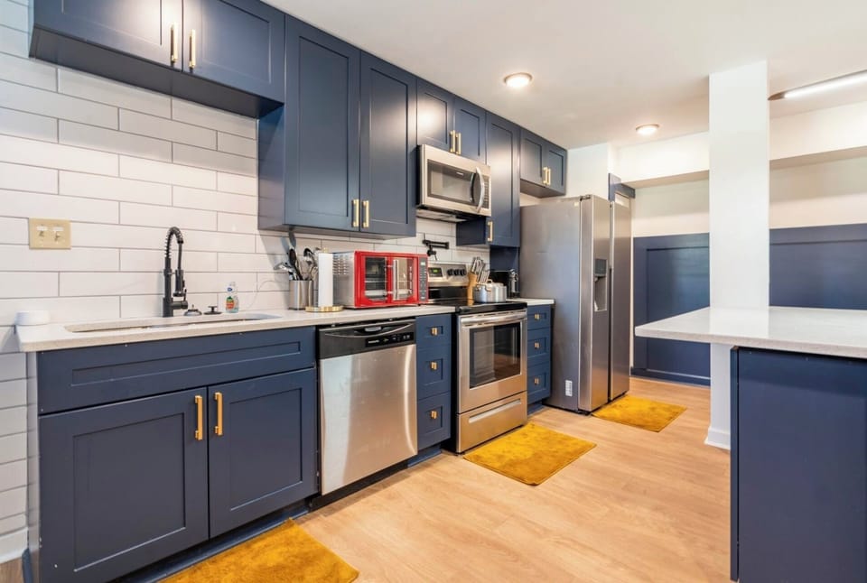 Can you see yourself cooking in this kitchen?  It has everything you need.