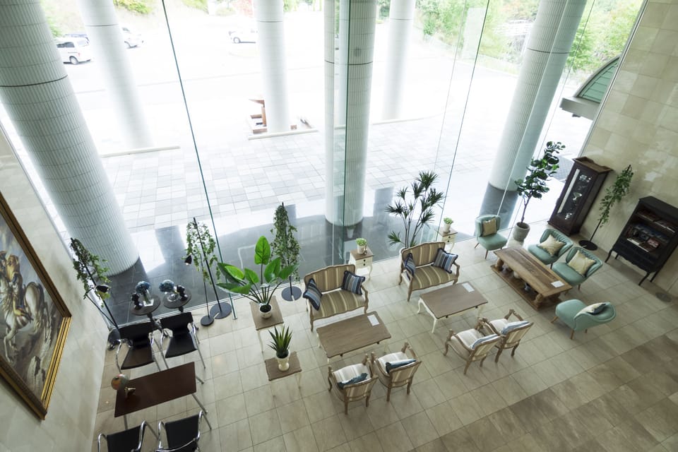 Lobby lounge
