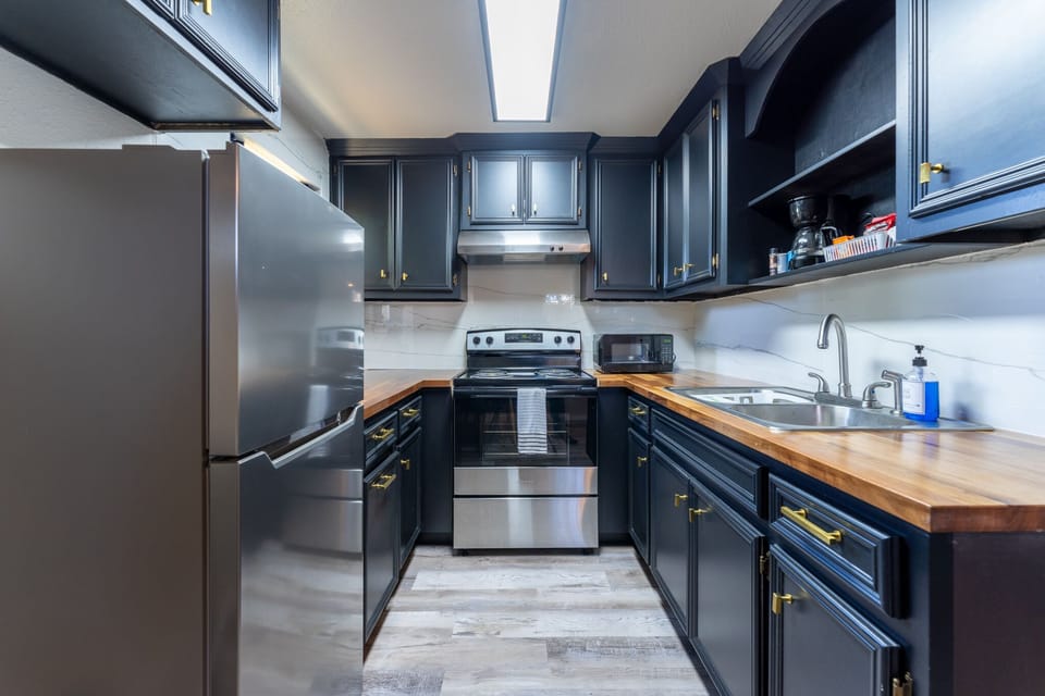 Cook up a storm in this spacious, well-equipped kitchen, perfect for unleashing your culinary creativity and making delicious meals!